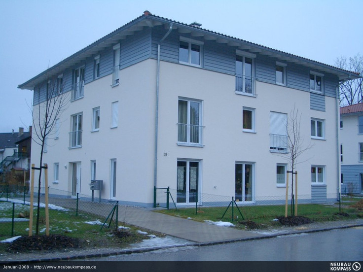 Buy Condominium in Bernried am Starnberger See - Mehrfamilienhäuser Bernried, Bahnhofstraße 32 + 34
