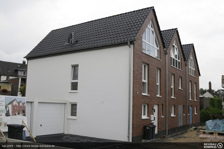 Buy Terrace house, House in Meerbusch - Reihenhäuser am Plöneshof, Am Plöneshof 12-16