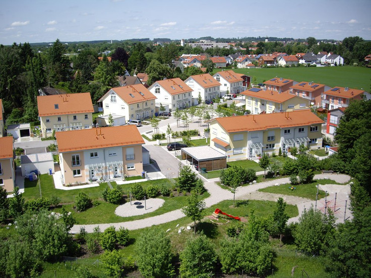 Buy Terrace house, Semi-detached house, House in Fürstenfeldbruck - Fürstenfeldbruck - Am Tulpenfeld, Lettow-Vorbeck-Straße