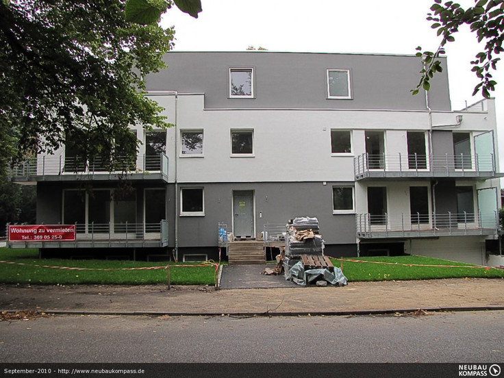 Buy Condominium in Hamburg-Othmarschen - Penthouse mit Elbblick, Nähe Elbchaussee