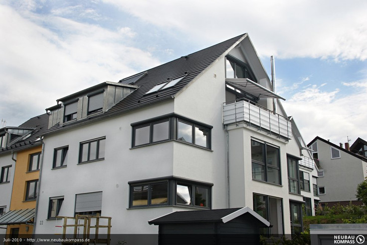 Buy Condominium in Stuttgart-Sillenbuch - Mehrfamilienhaus Höhenringweg 22, Höhenringweg 22