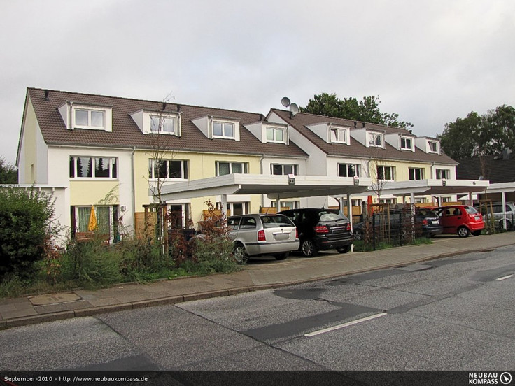 Buy Terrace house, House in Hamburg-Lurup - Wohnidylle Lüttkamp, Lüttkamp 44-46