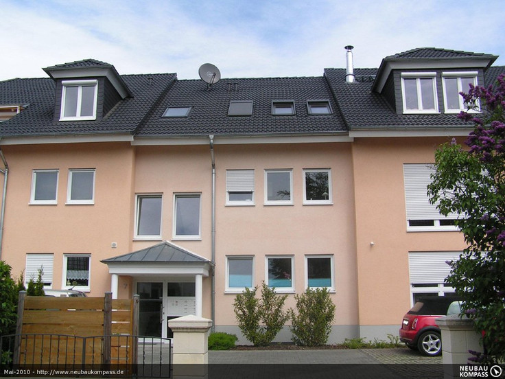 Buy Condominium in Hochheim am Main - Mehrfamilienhaus Hochheim, Weinbergstraße 7