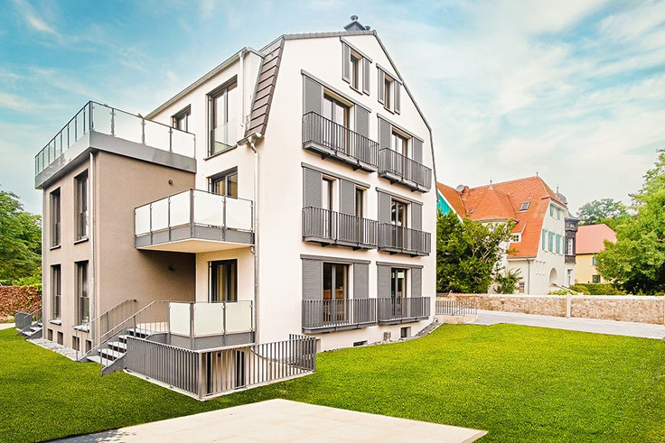 Buy Condominium, Apartment building, Penthouse, House in Radebeul - Mehrfamilienhaus in Radebeul, 