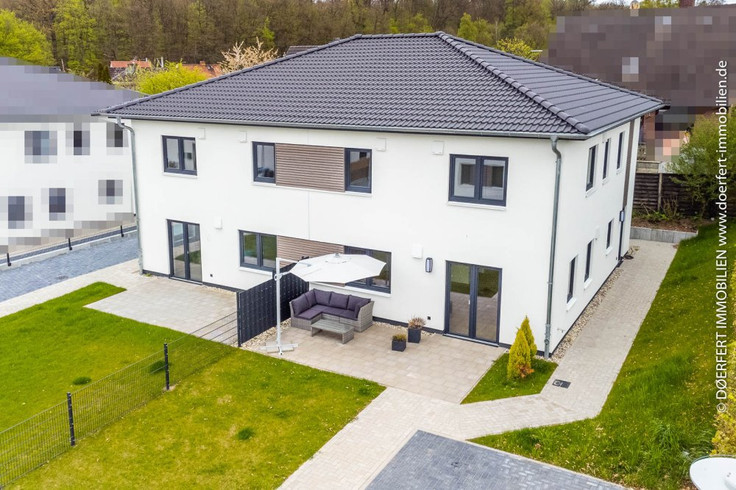 Buy Semi-detached house, House in Lübeck - WALDRAND RESIDENZ LÜBECK | NEUBAU-DOPPELHAUSHÄLFTEN, Forstweg 9 b - n