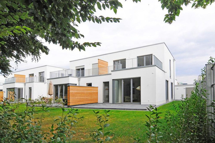 Buy Semi-detached house in Bonn - Artecon Bonn-Bundesviertel, Menuhinstraße