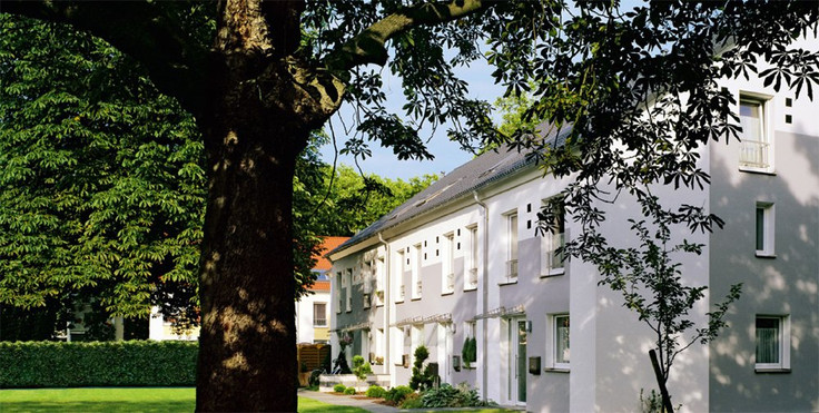 Buy Terrace house in Duisburg-Meiderich/Beeck - Wohnpark Milchhof, zwischen Herbst- und Sommerstraße