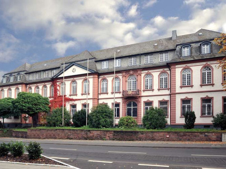 Buy Condominium in Frankfurt am Main-Höchst - Residenz am Bolongaropalast, Bolongarostraße