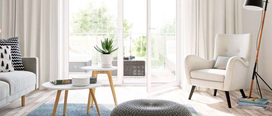 Lichtdurchflutete Wohnbereiche dank bodentiefer Fenster